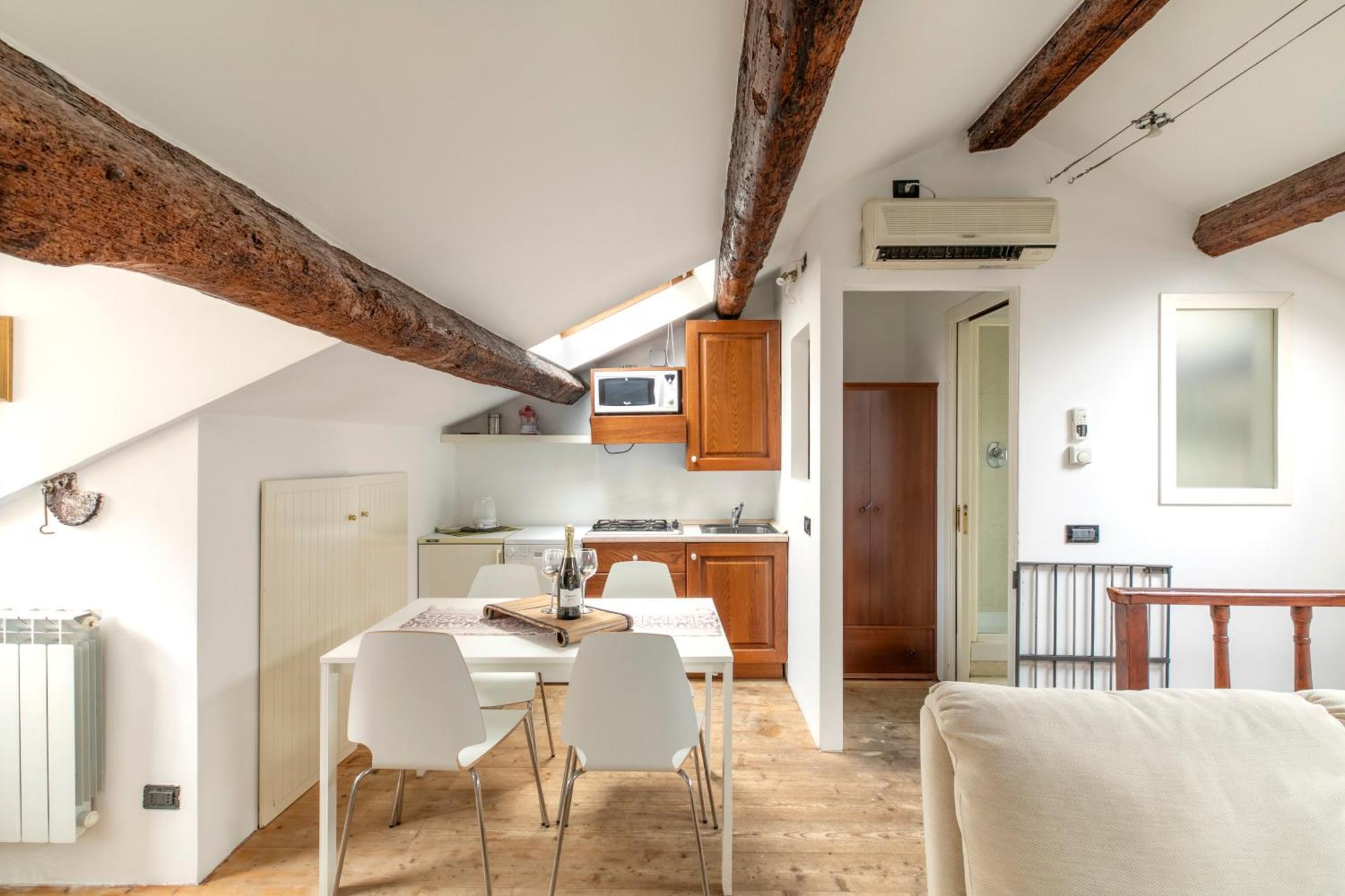 Nice Lovely Attic For 4 Person With Wifi - A/C Венеция Экстерьер фото