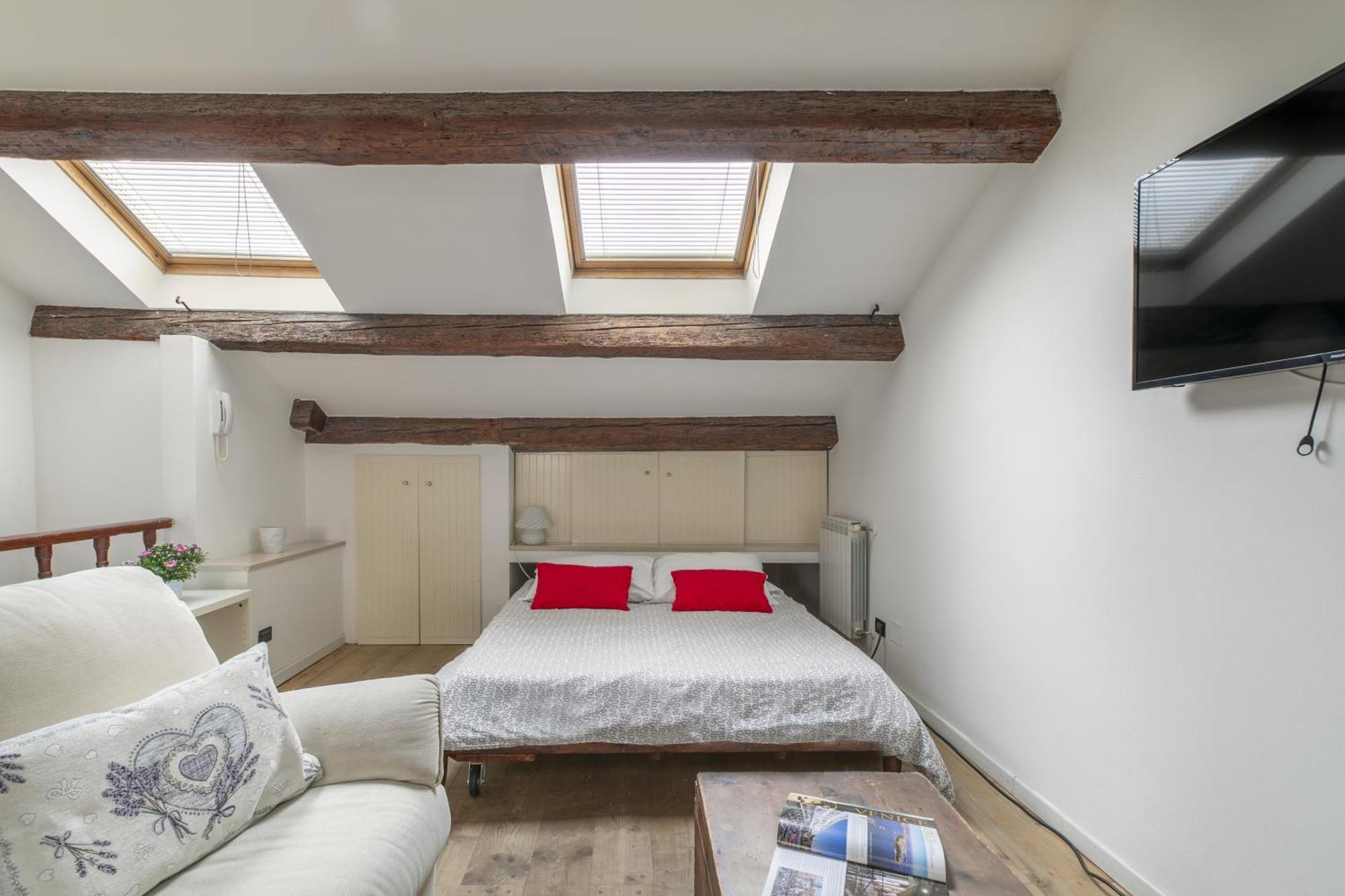 Nice Lovely Attic For 4 Person With Wifi - A/C Венеция Экстерьер фото