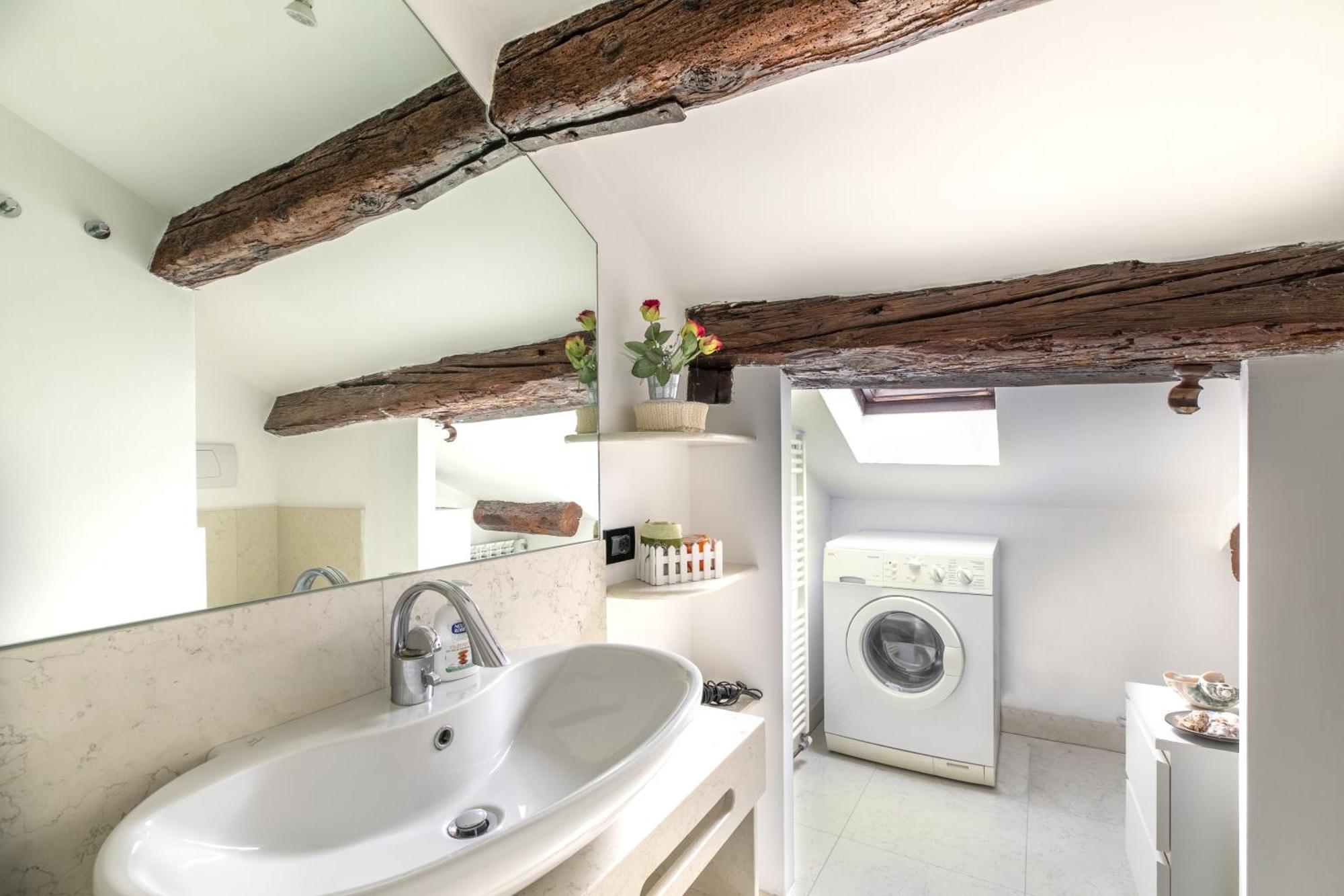 Nice Lovely Attic For 4 Person With Wifi - A/C Венеция Экстерьер фото