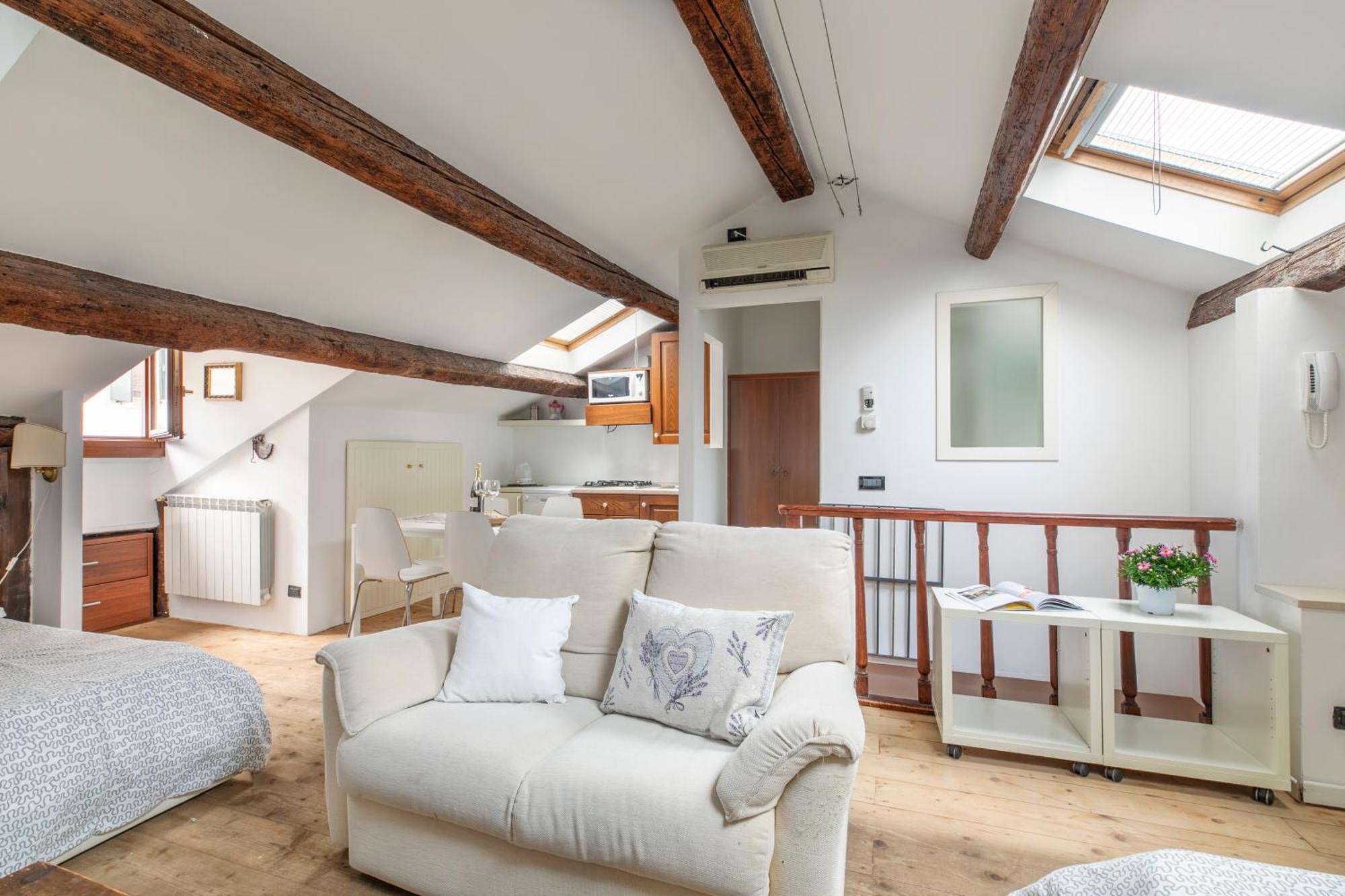 Nice Lovely Attic For 4 Person With Wifi - A/C Венеция Экстерьер фото