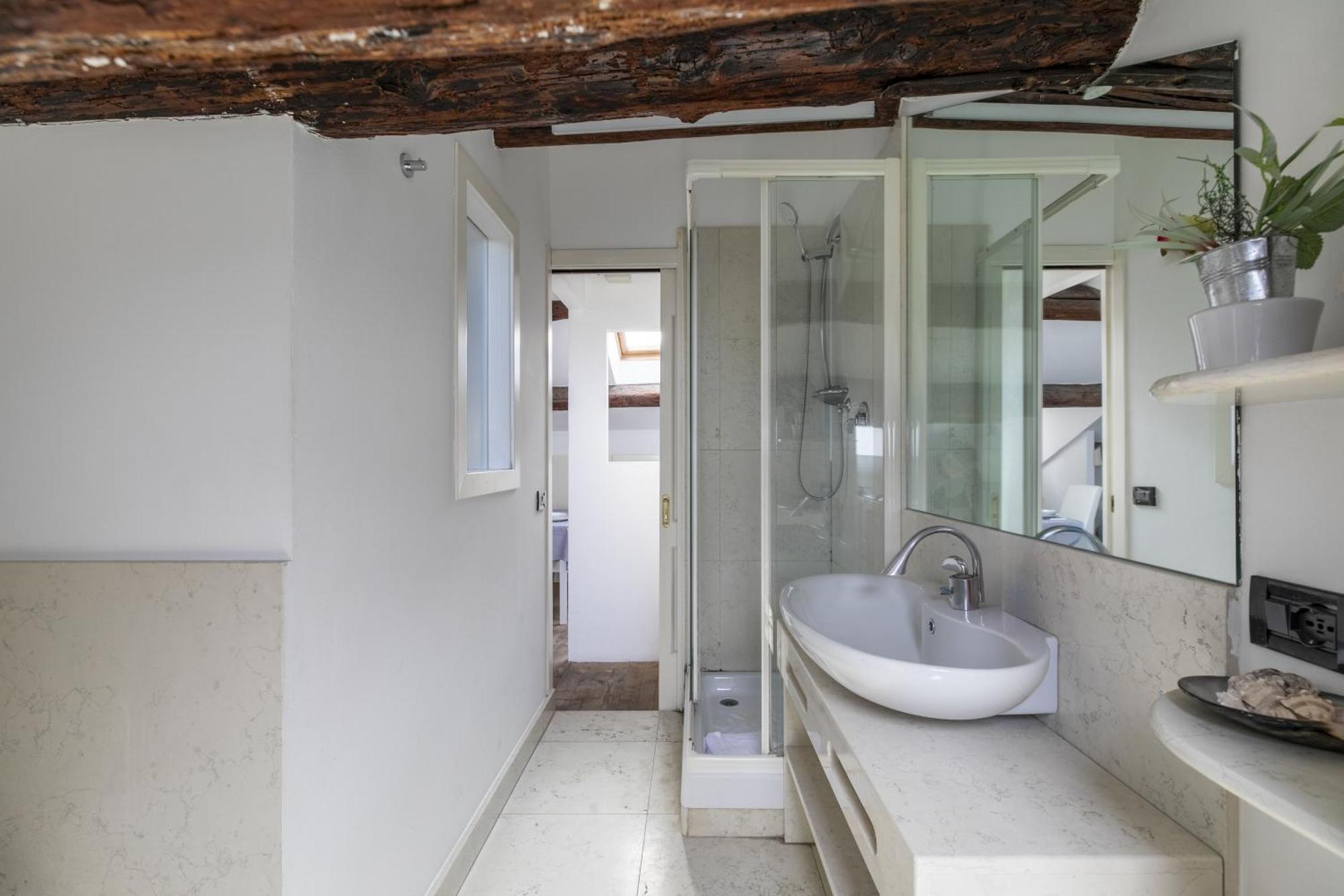 Nice Lovely Attic For 4 Person With Wifi - A/C Венеция Экстерьер фото
