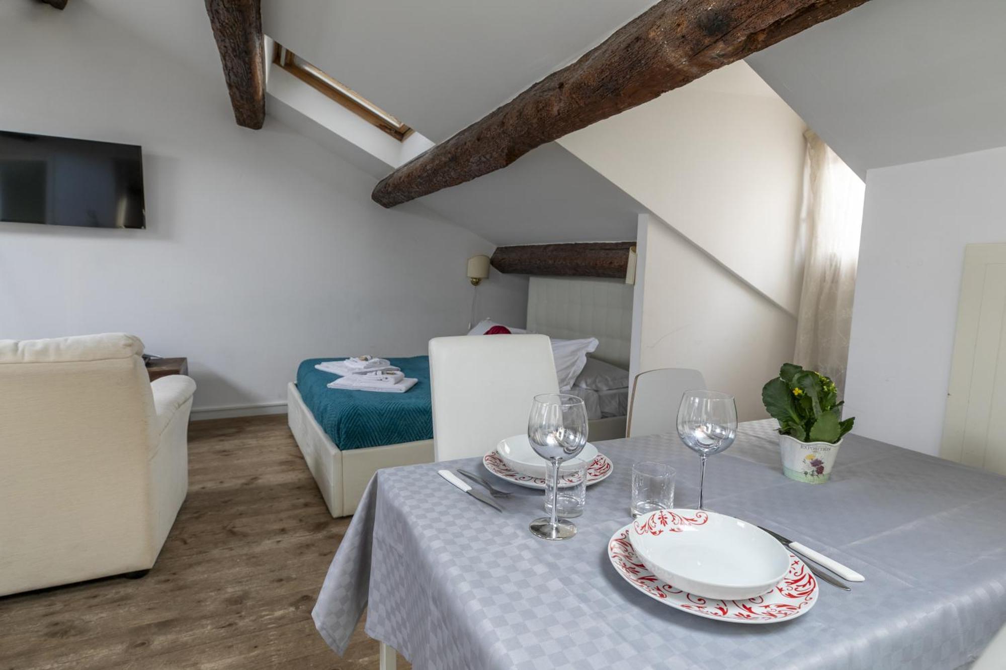 Nice Lovely Attic For 4 Person With Wifi - A/C Венеция Экстерьер фото