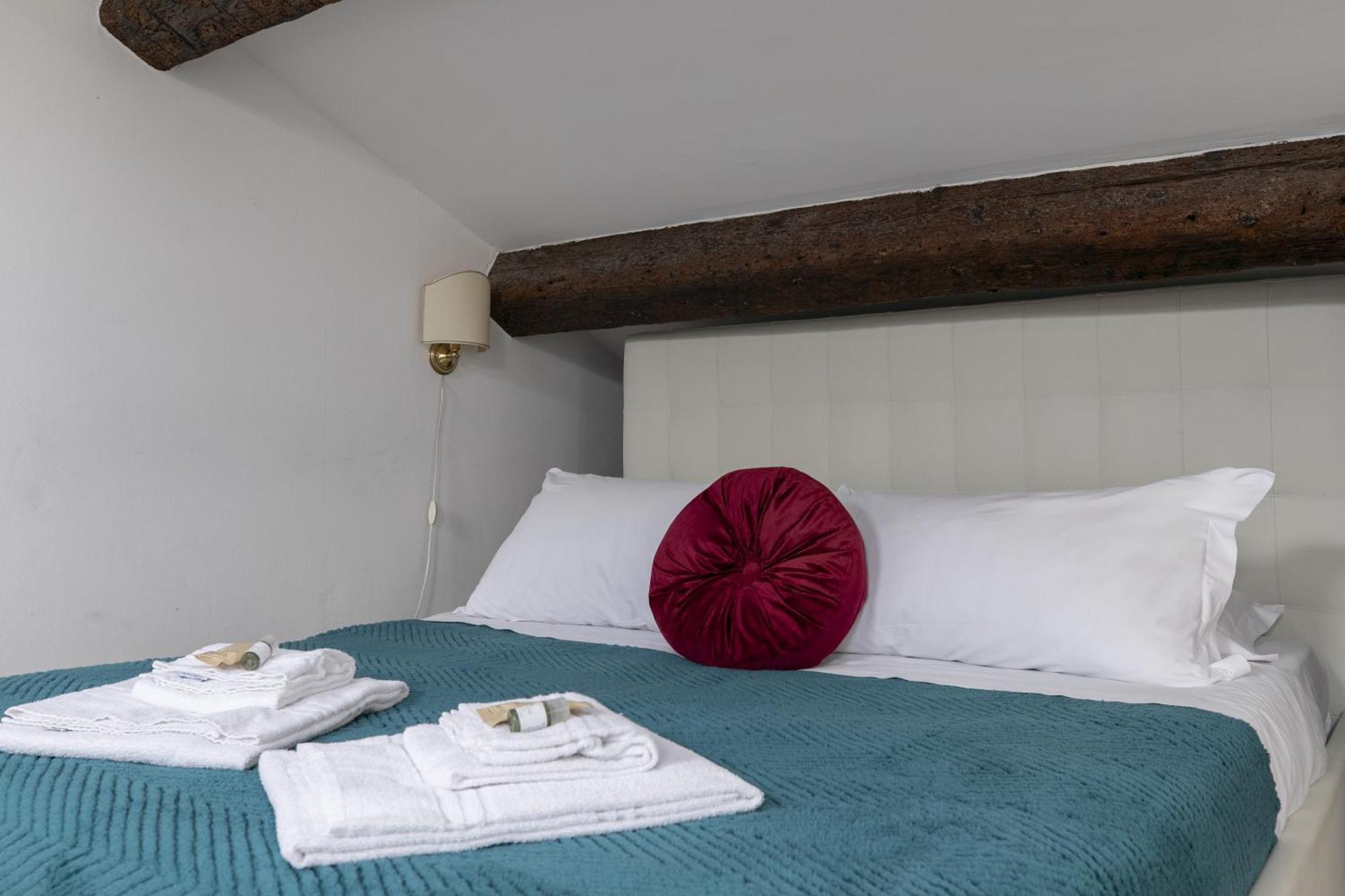 Nice Lovely Attic For 4 Person With Wifi - A/C Венеция Экстерьер фото
