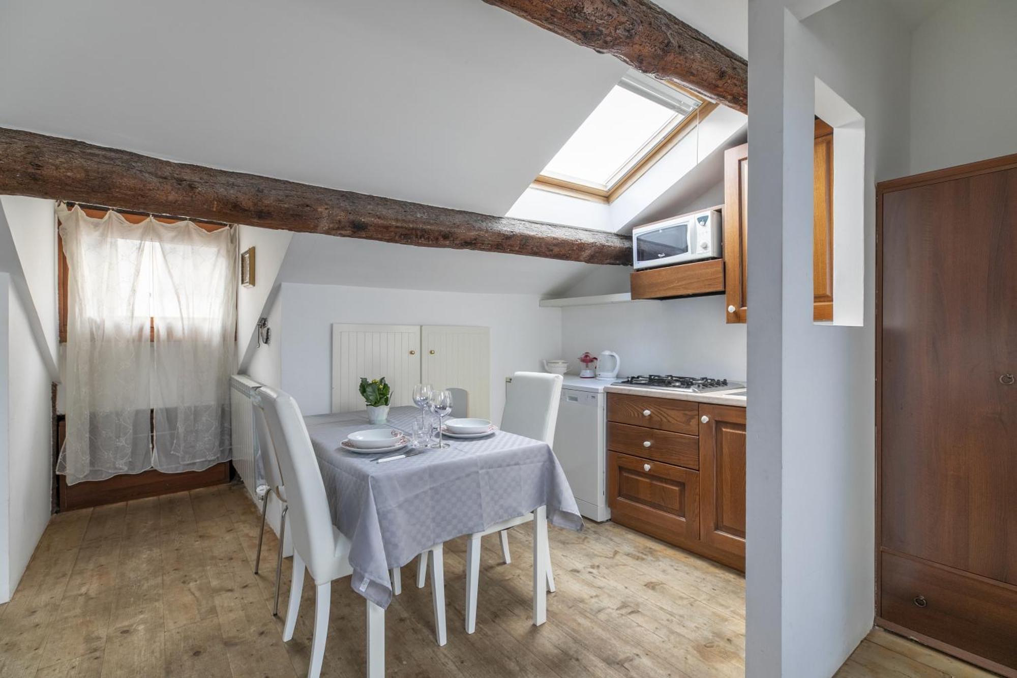 Nice Lovely Attic For 4 Person With Wifi - A/C Венеция Экстерьер фото