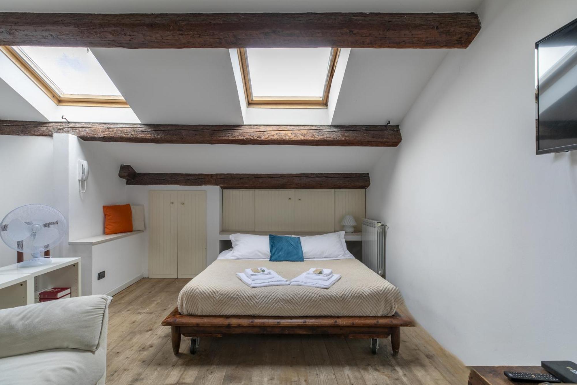 Nice Lovely Attic For 4 Person With Wifi - A/C Венеция Экстерьер фото