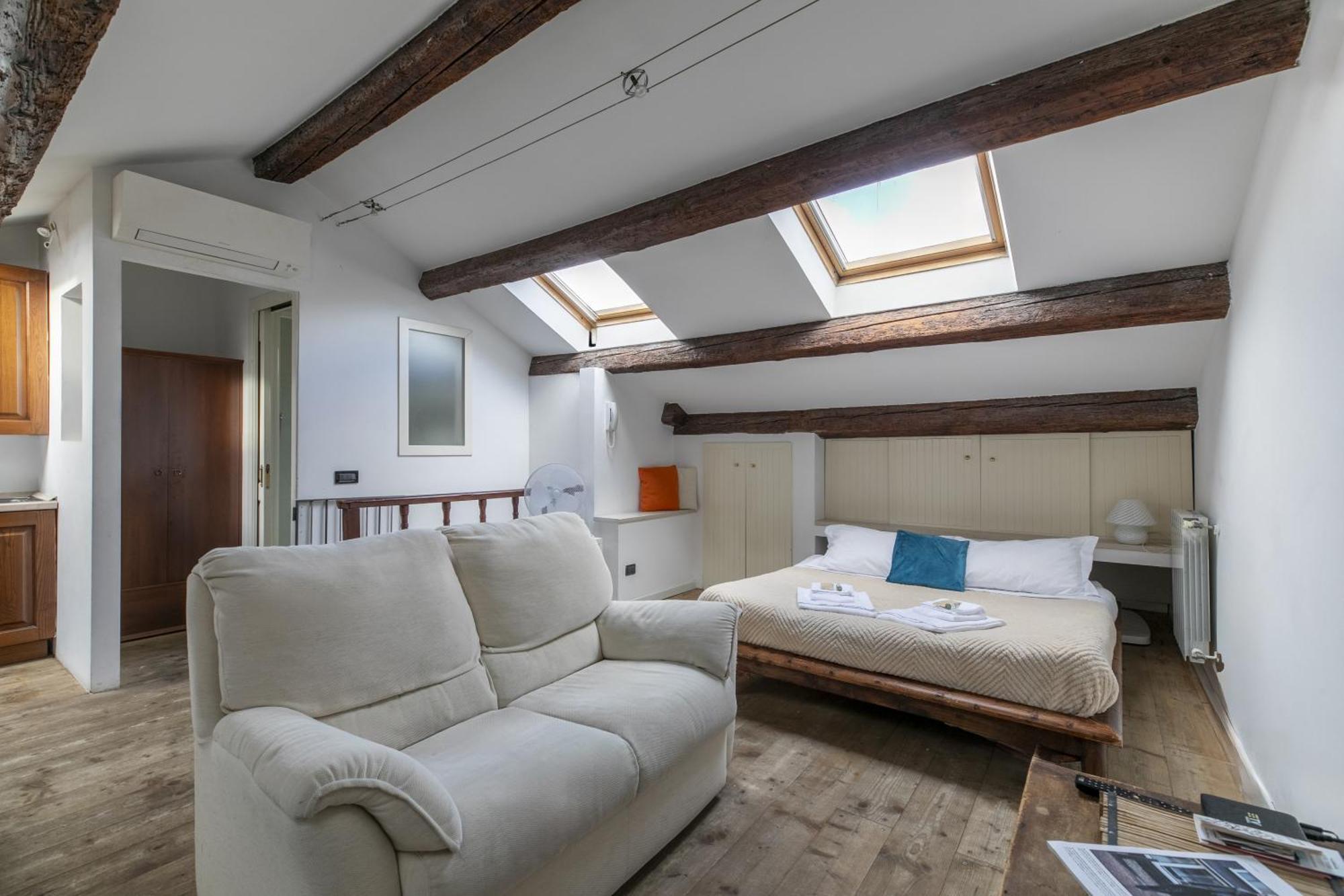 Nice Lovely Attic For 4 Person With Wifi - A/C Венеция Экстерьер фото