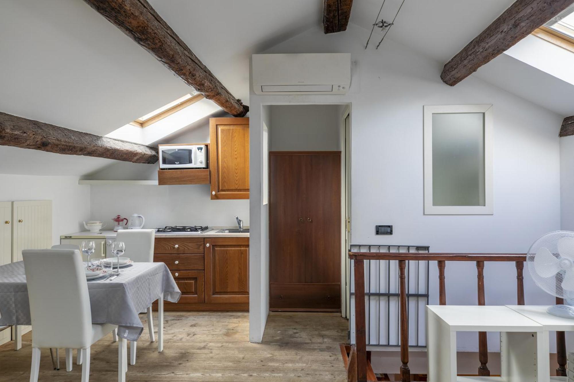 Nice Lovely Attic For 4 Person With Wifi - A/C Венеция Экстерьер фото