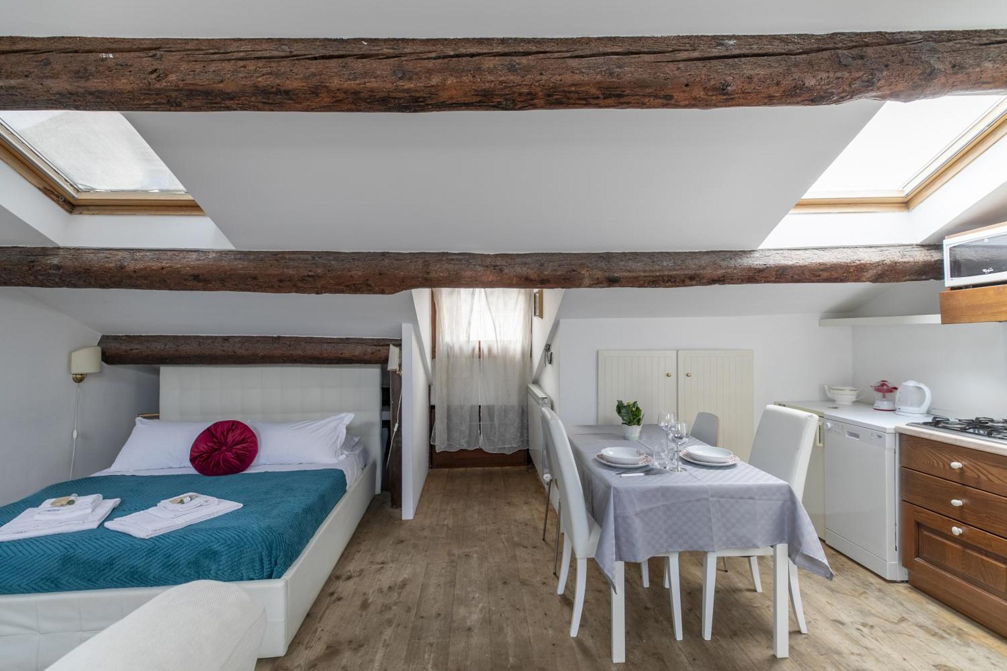 Nice Lovely Attic For 4 Person With Wifi - A/C Венеция Экстерьер фото